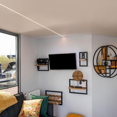 Beautiful Houseboat In Marina Of Volendam Hotel ภายนอก รูปภาพ