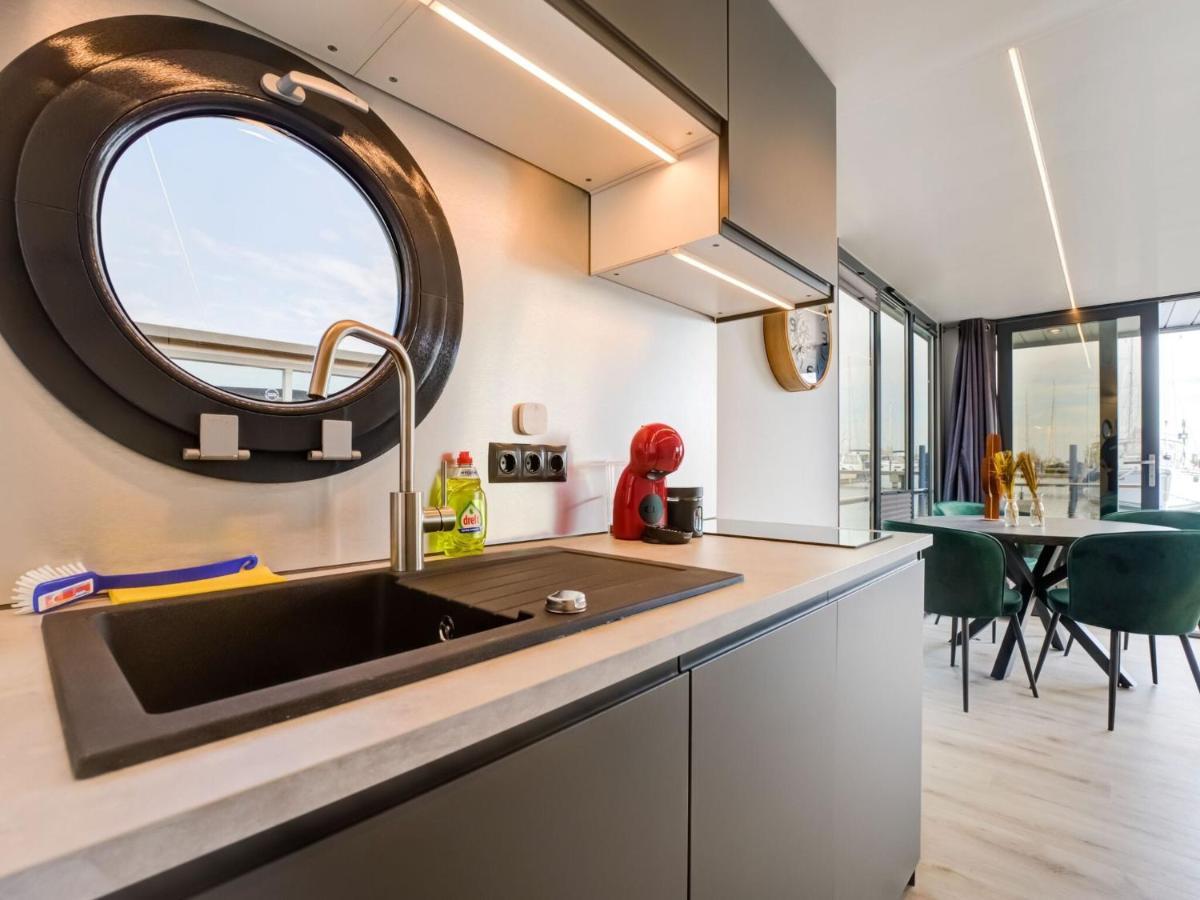 Beautiful Houseboat In Marina Of Volendam Hotel ภายนอก รูปภาพ