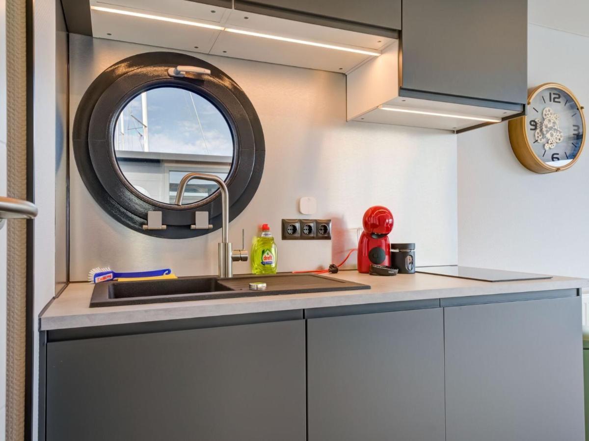 Beautiful Houseboat In Marina Of Volendam Hotel ภายนอก รูปภาพ