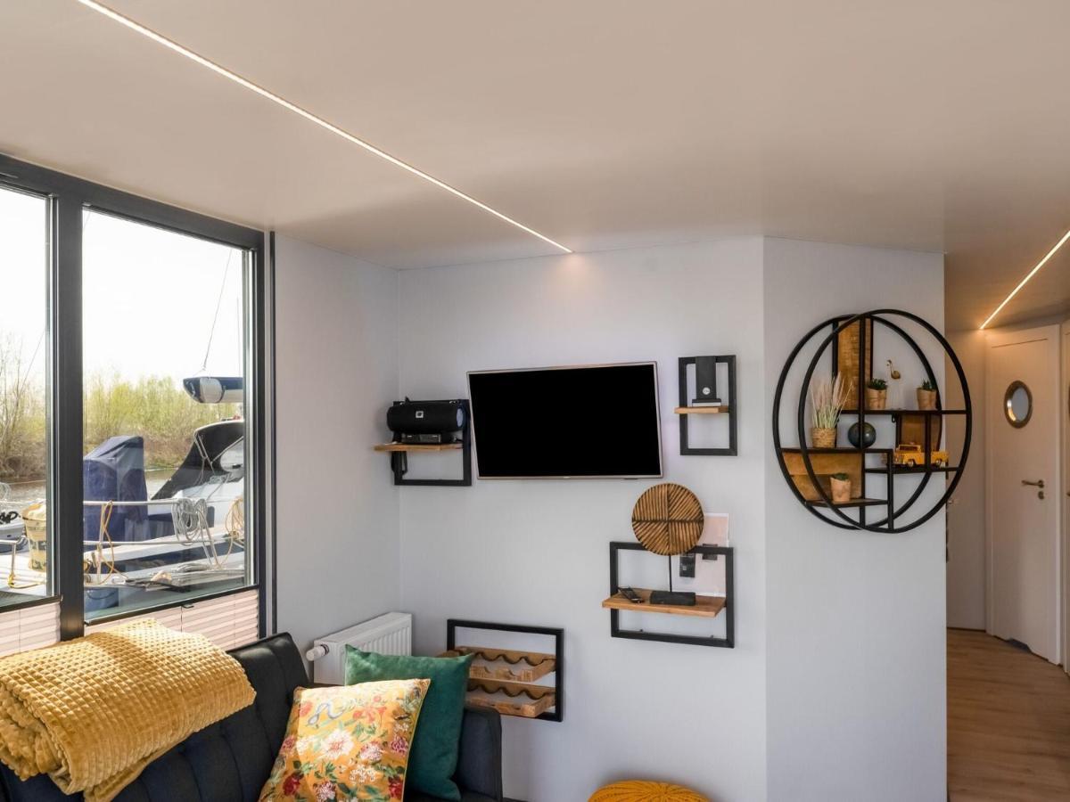 Beautiful Houseboat In Marina Of Volendam Hotel ภายนอก รูปภาพ